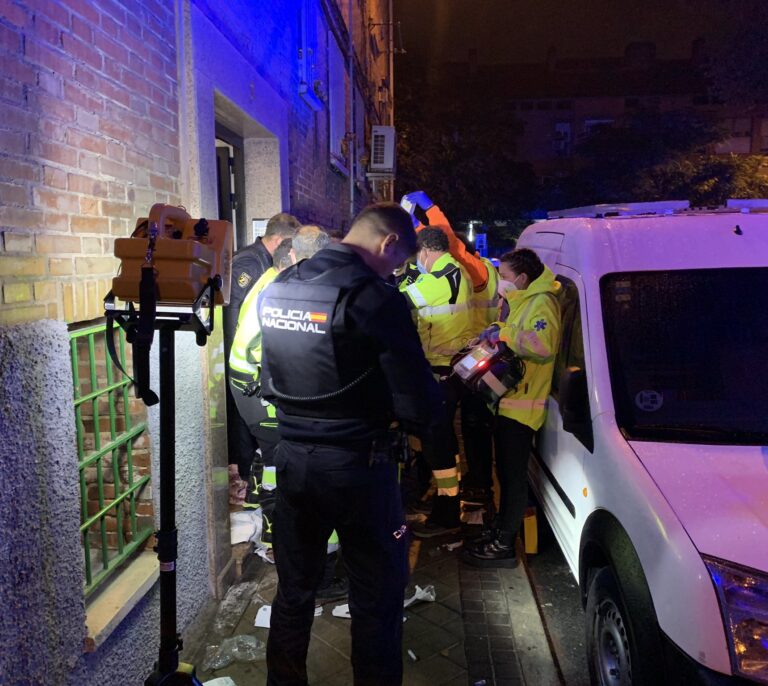 Herido muy grave en el cuello y en el tórax un hombre tras ser apuñalado