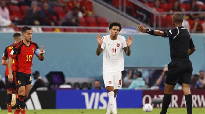 Bélgica gana a Canadá con el mínimo esfuerzo y una enorme polémica arbitral