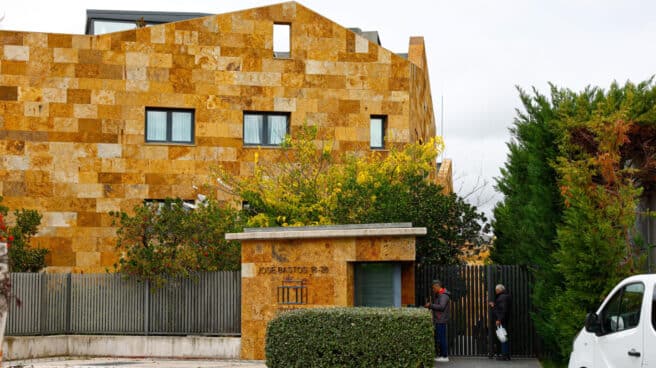 Detalle de una vivienda de la calle José Bastos de Madrid en la que la presidenta del Grupo Eulen, María José Álvarez, fue atacada ayer por dos hombres armados