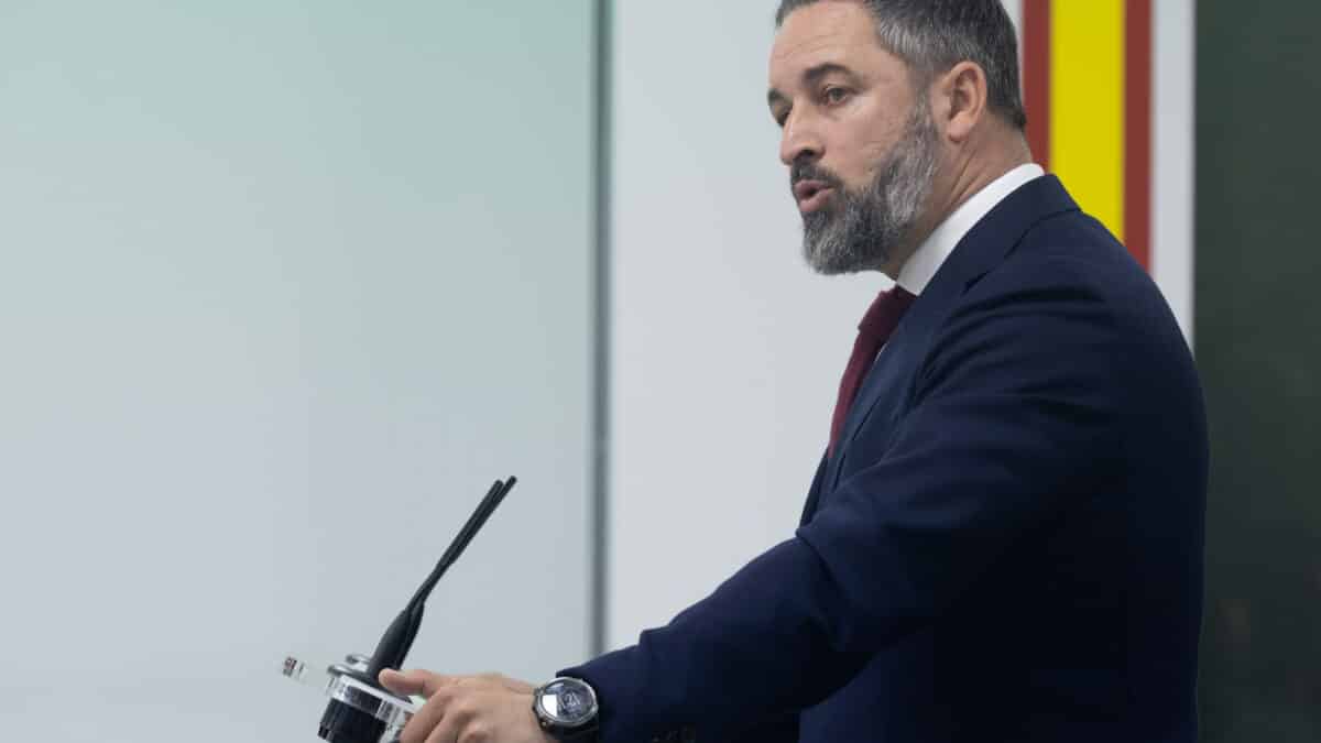 El líder de Vox, Santiago Abascal, durante la rueda de prensa de este lunes en la sede nacional del partido