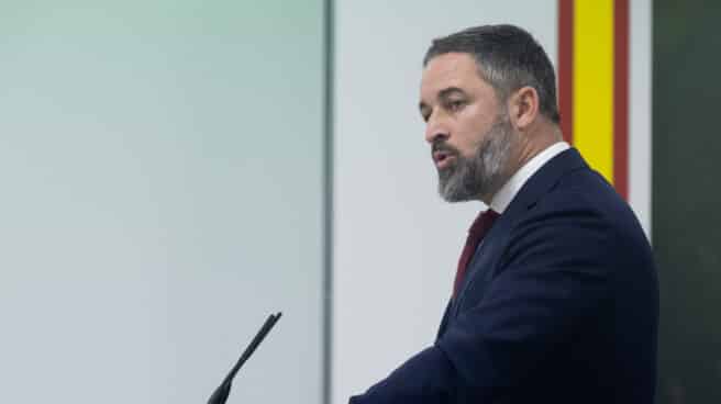 El líder de Vox, Santiago Abascal, durante la rueda de prensa de este lunes en la sede nacional del partido