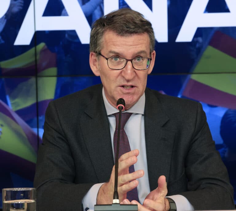 Feijóo llama también al voto desencantado de Podemos y avisa que "no nos van a amedrentar"