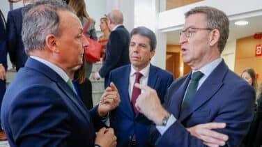 Feijóo cree que el PSOE está ya fuera de la Constitución tras un "día negro de la democracia"