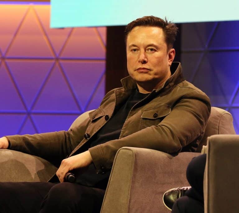 Elon Musk pierde su encuesta vinculante y los usuarios de Twitter piden que dimita