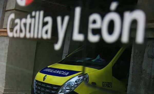 Fallece el conductor de un camión en una colisión con un autobús en la A-6 112 Castilla y León