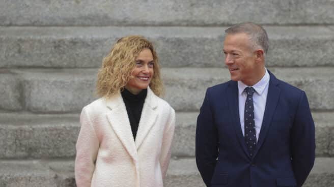 La presidenta del Congreso, Meritxell Batet (i) y el presidente del Senado, Ander Gil (d) asisten al izado de bandera durante la Conmemoración del aniversario de la Constitución este martes en Madrid.