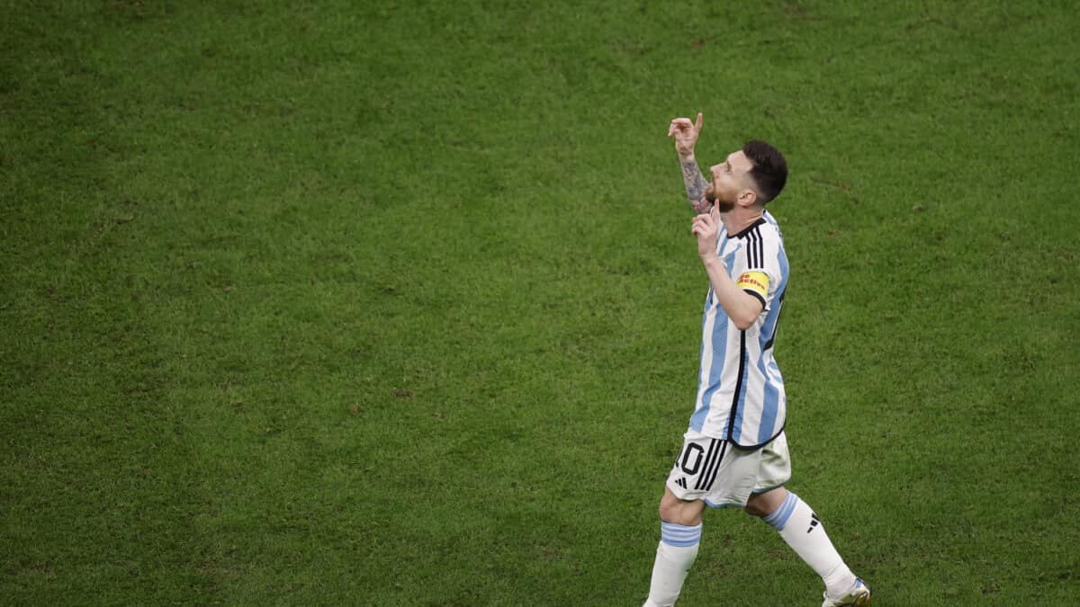 Lionel Messi de Argentina celebra un gol en el Mundial de Qatar