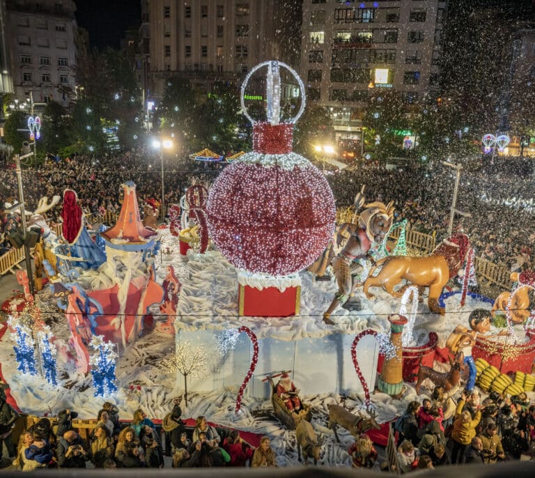 De Murcia a Santander: así ilumina la Navidad las ciudades de España