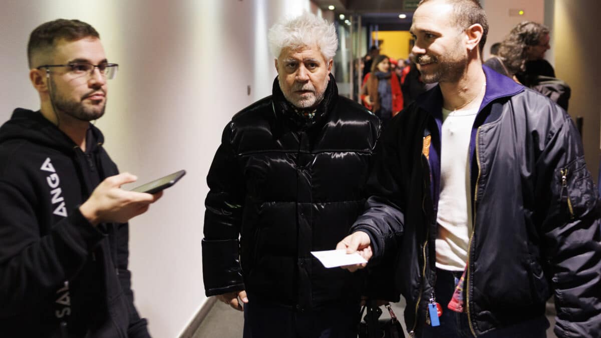 El director de cine Pedro Almodóvar a su llegada a la lectura dramatizada de la obra de teatro "?