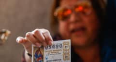 Una extrabajadora de Moncloa presente en el salón de Loterías  gana el Gordo