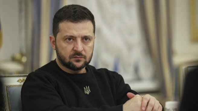Zelenski Una imagen proporcionada por el servicio de prensa presidencial muestra al presidente ucraniano Volodymyr Zelensky hablando con el ministro de Defensa francés Sebastien Lecornu