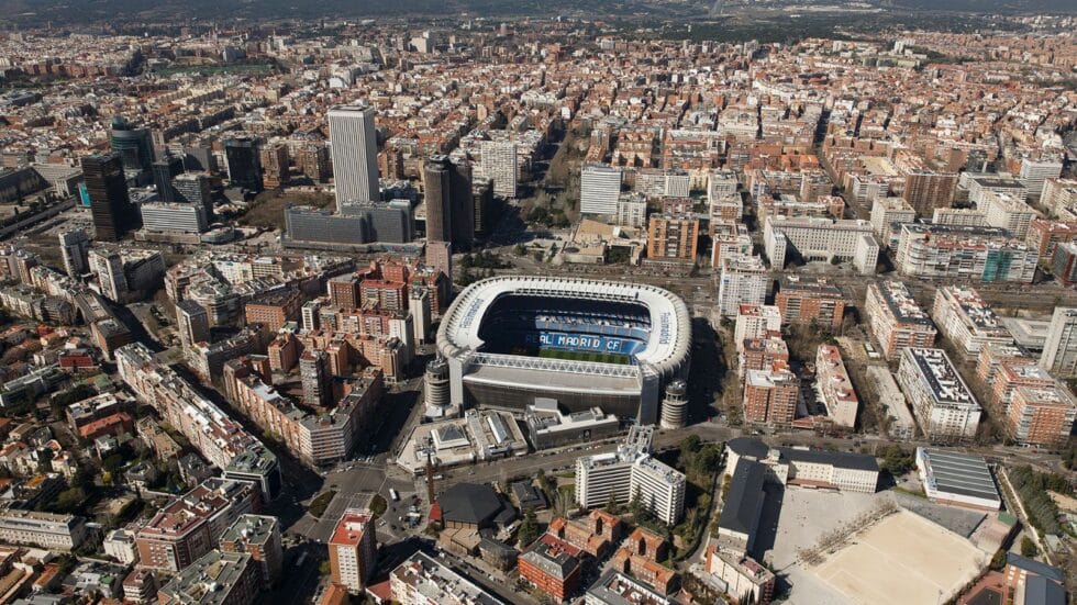 Imagen del Estadio Santiago Bernabéu en su versión antes de las obras actuales