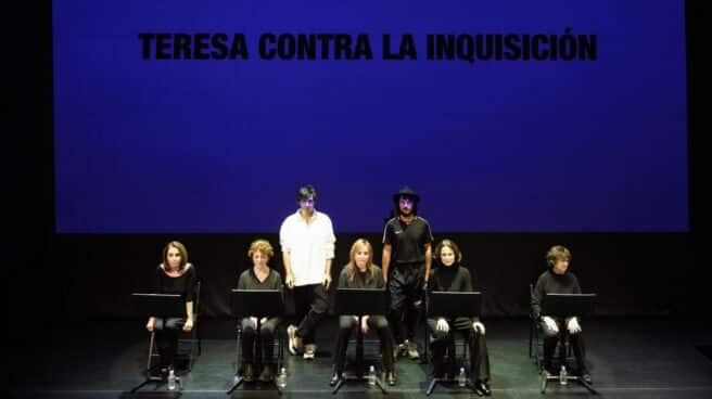 Almodóvar, Bardem y más de 150 personalidades de la cultura firman un manifiesto de apoyo a Paco Bezerra Lectura dramatizada de 'Muero porque no muero'