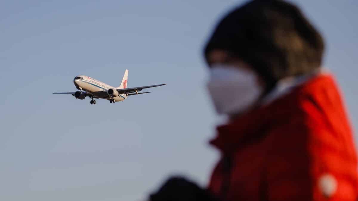 Un avión de pasajeros aterriza en el Aeropuerto Internacional de Beijing Capital en Beijing, China