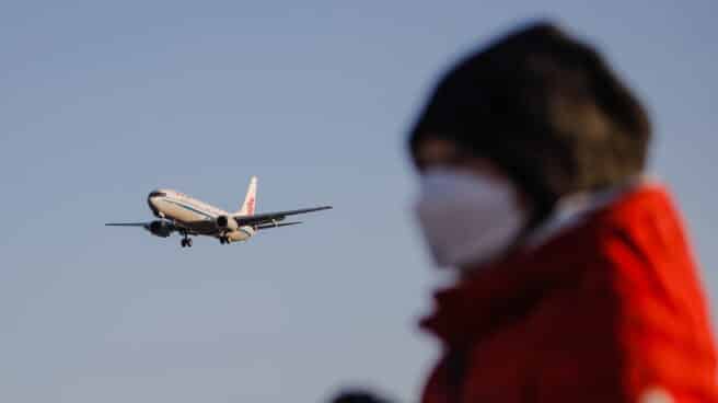 Un avión de pasajeros aterriza en el Aeropuerto Internacional de Beijing Capital en Beijing, China