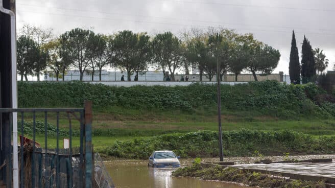 Desbordamiento de un río por las lluvias en Badajoz.