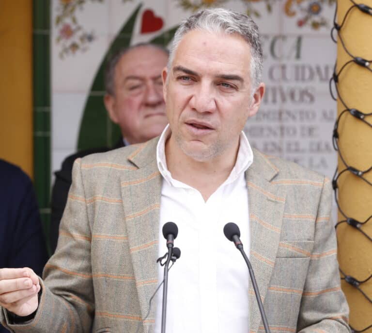 Bendodo llama "desahogado" a Sánchez por hacer un "corte de manga a todos los españoles"