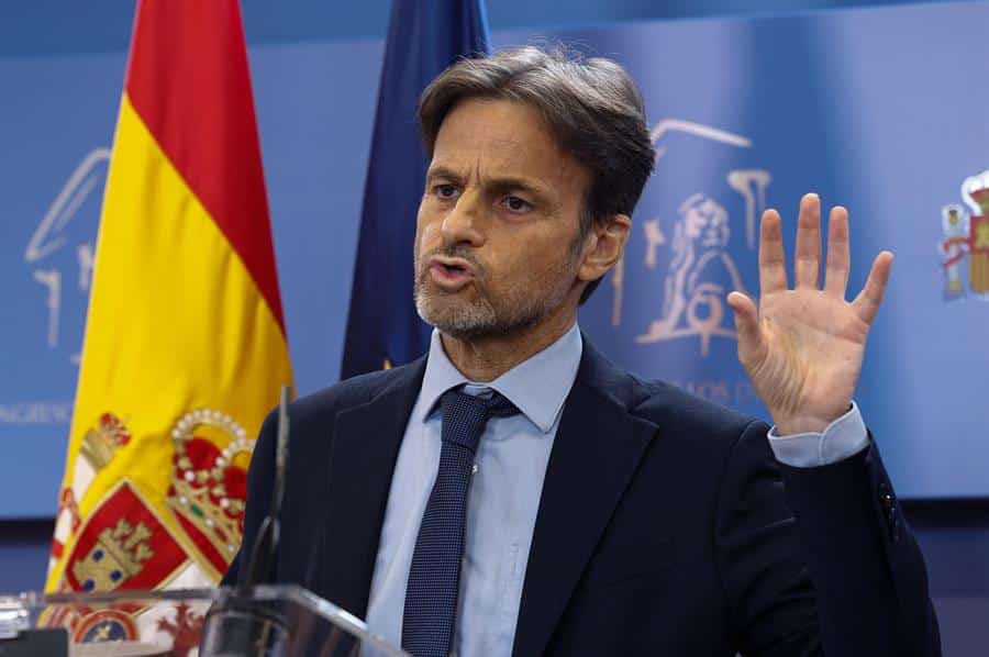 MADRID, 09/12/2022.- El diputado de Unidas Podemos Jaume Asens da una rueda de prensa en el Congreso de los Diputados, este viernes. EFE/ Chema Moya