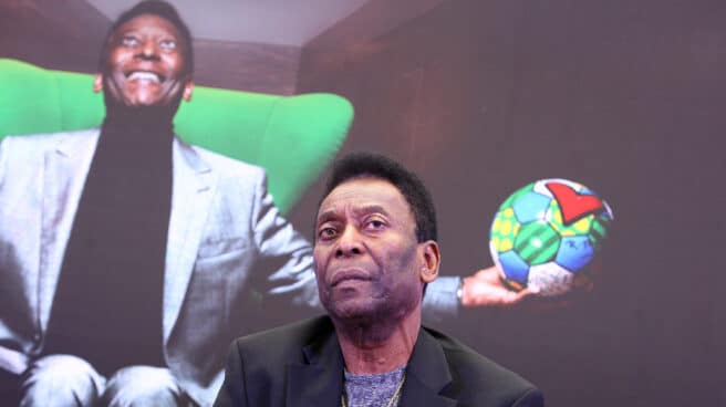 Fotografía de archivo fechada el 29 de abril de 2014, donde se observa al exfutbolista brasileño Edson Arantes Do Nascimento "Pelé", durante una rueda de prensa en Ciudad de México (México).