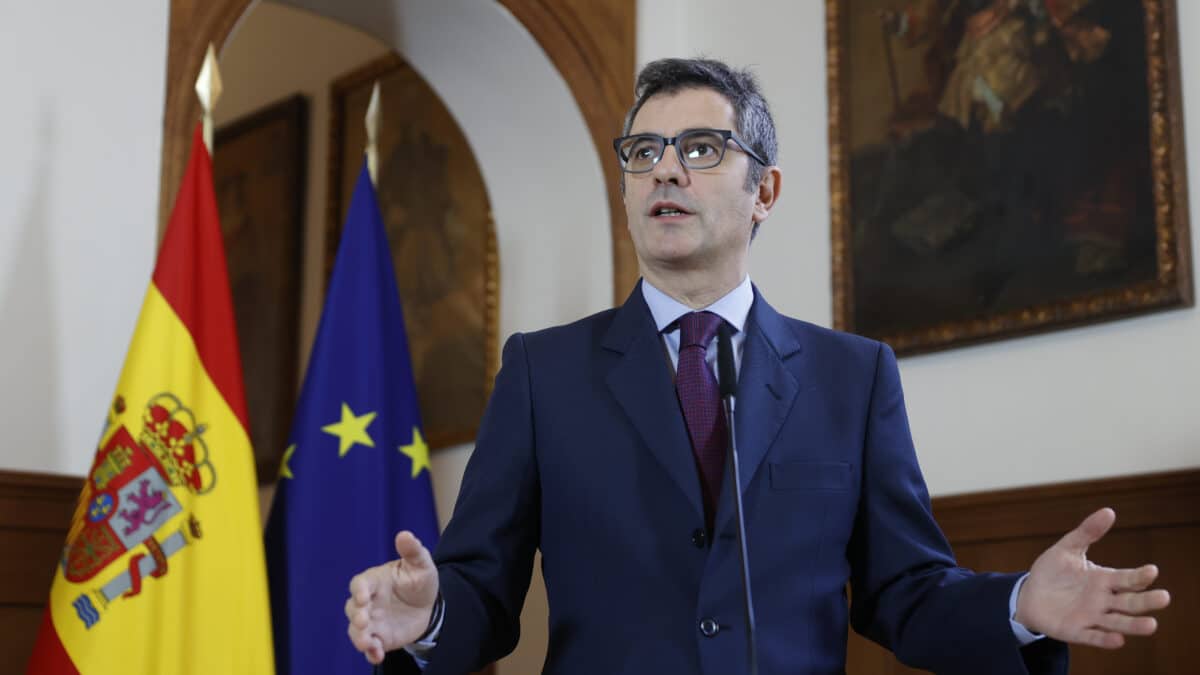 MADRID, 16/12/2022.- El ministro de la Presidencia, Relaciones con las Cortes y Memoria Democrática, Félix Bolaños, interviene en el homenaje que el Ateneo de Madrid rinde a Carmen de Burgos con motivo del 155 aniversario de su nacimiento, este viernes en el Ateneo de Madrid. EFE/ Mariscal