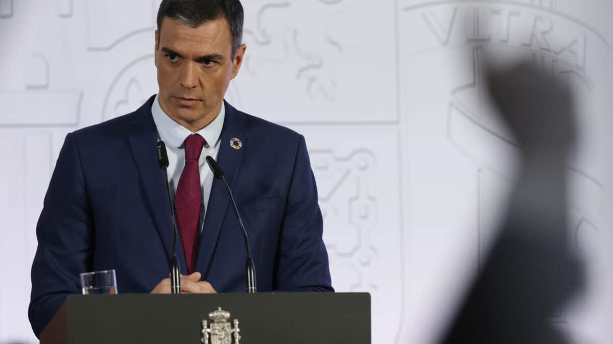 MADRID, 27/12/2022.- El presidente del Gobierno, Pedro Sánchez comparece ante los medios tras el Consejo de Ministros celebrado en el Palacio de La Moncloa en Madrid este martes. EFE/ Juan Carlos Hidalgo