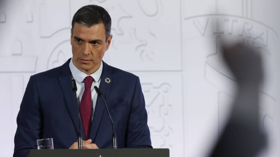 MADRID, 27/12/2022.- El presidente del Gobierno, Pedro Sánchez comparece ante los medios tras el Consejo de Ministros celebrado en el Palacio de La Moncloa en Madrid este martes. EFE/ Juan Carlos Hidalgo