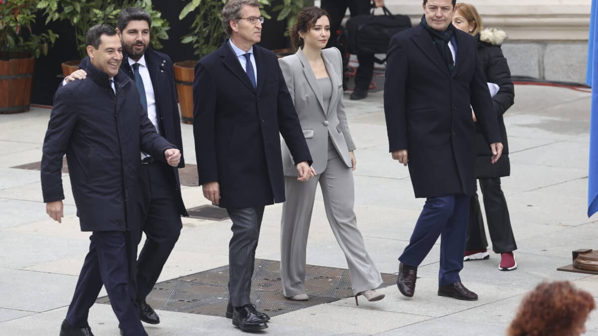 El presidente andaluz, Juanma Moreno; el presidente de la región de Murcia, Fernando López Miras; el presidente del Partido Popular, Alberto Núñez Feijóo; la presidenta de la Comunidad de Madrid, Isabel Díaz Ayuso, y el presidente de la Junta de Castilla y León, Alfonso Fernández Mañueco, asisten al acto institucional del Día de la Constitución