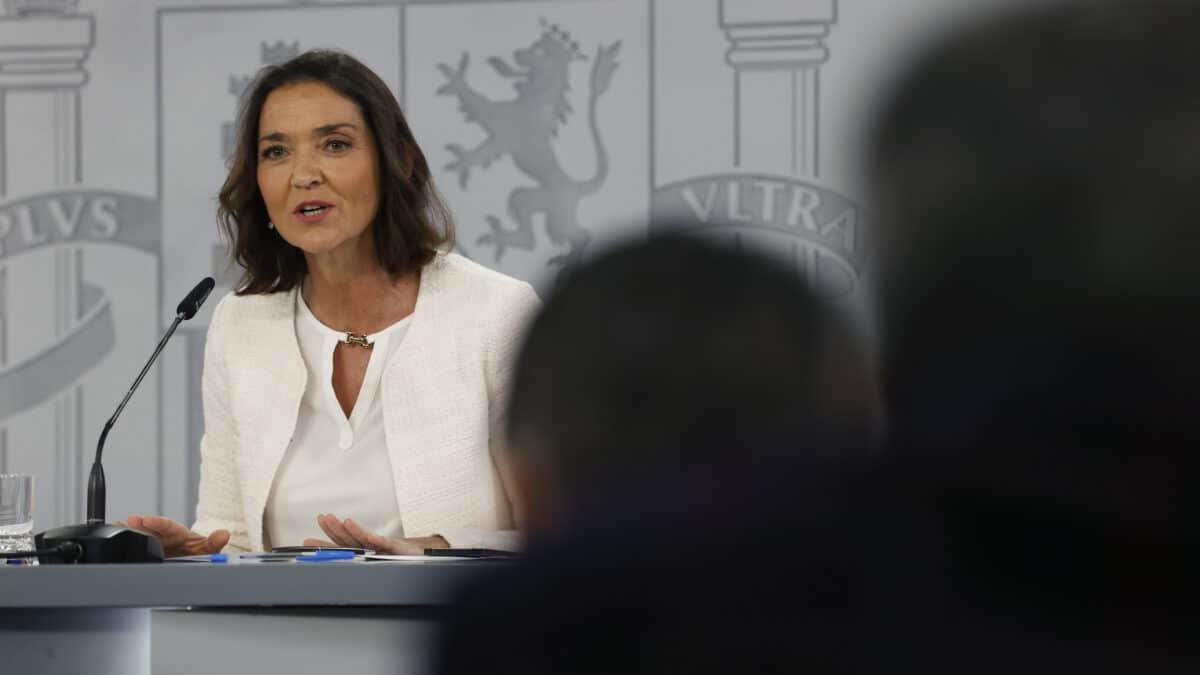 MADRID, 05/12/2022.- La ministra de Comercio, Turismo e Industria, Reyes Maroto durante la rueda de prensa tras el Consejo de Ministros este lunes en la Moncloa. EFE/ Juan Carlos Hidalgo