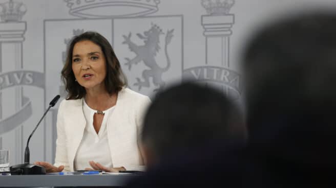 MADRID, 05/12/2022.- La ministra de Comercio, Turismo e Industria, Reyes Maroto durante la rueda de prensa tras el Consejo de Ministros este lunes en la Moncloa. EFE/ Juan Carlos Hidalgo