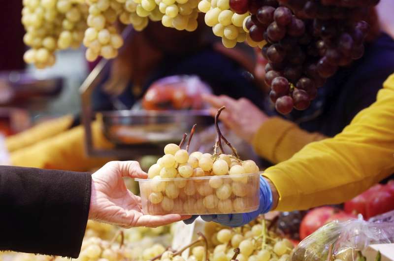 Los menores de 5 años no deben comer uvas en Nochevieja por "riesgo de asfixia"