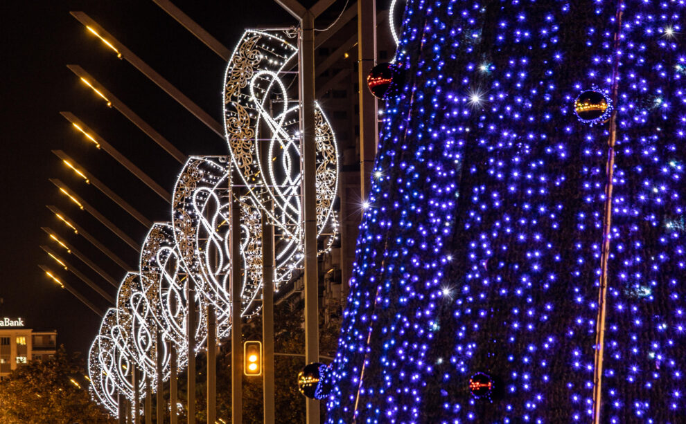 Encendido de la iluminación navideña en la calle Gran Vía de Logroño.