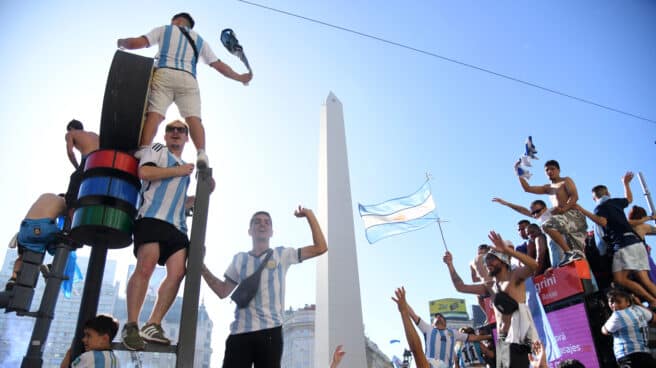 Algarabía por el triunfo de Argentina en Buenos Aires Los argentinos celebran cerca del Obelisco en Buenos Aires
