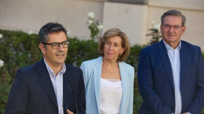 Las claves de la polémica contratación del marido de Calviño en Patrimonio La secretaria de Estado de Economía hasta mayo de 2021 y actual presidenta de Patrimonio Nacional, Ana de la Cueva, junto al ministro de la Presidencia, Félix Bolaños (izq.), en un evento en septiembre.