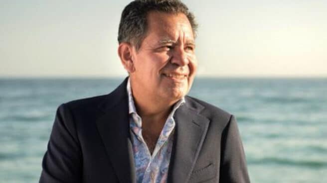 CARLOS AÑAÑOS