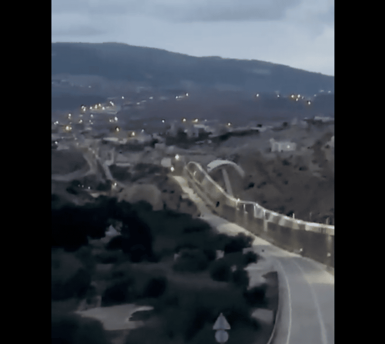 Un migrante entra por primera vez en Melilla en un paracaídas