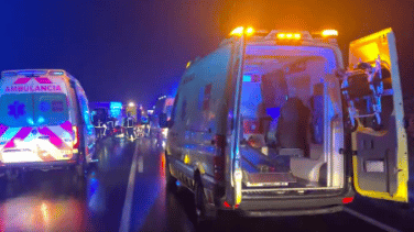 Un hombre de 30 años muy grave tras colisionar con un camión en Guadarrama