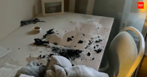 The couple were slightly injured in a candle-started fire at their apartment in Majadahonda.