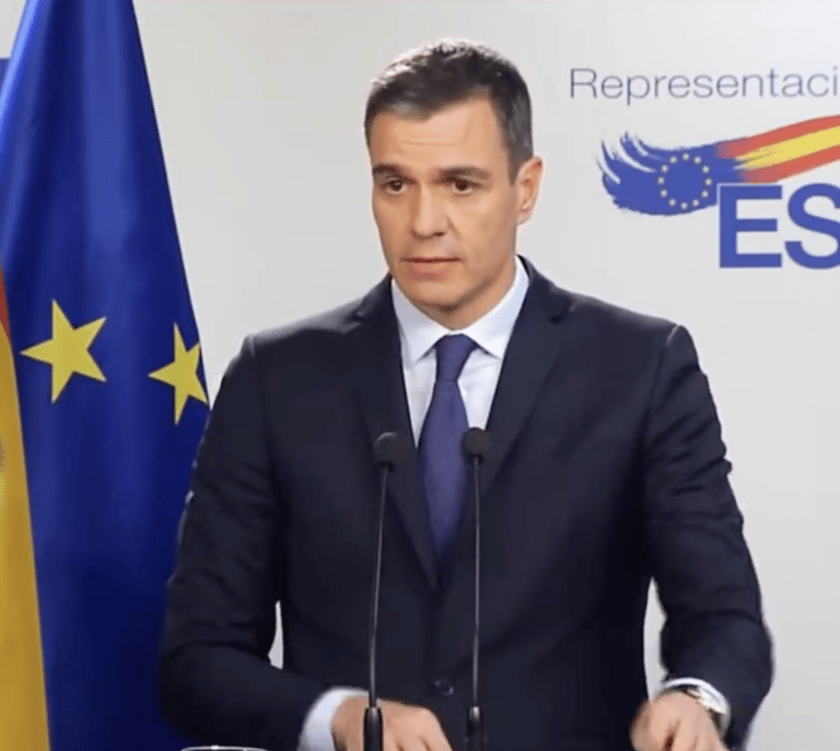 Sánchez acusa a la oposición de un "complot burdo" tras aprobar la reforma del Poder Judicial