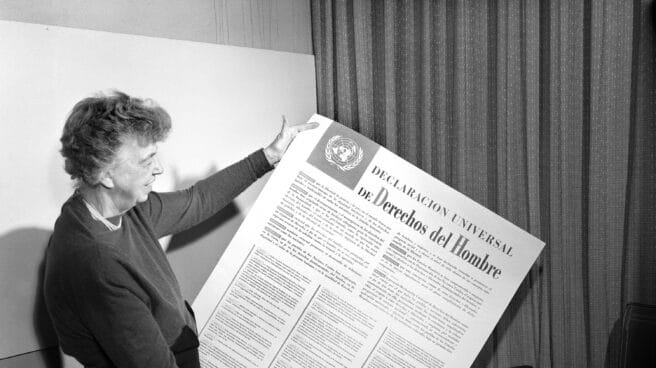 Eleanor Roosevelt con la declaración universal de derechos humanos