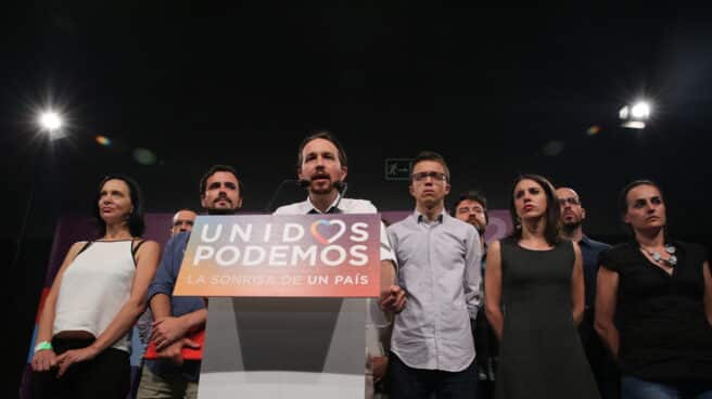 La historia de Podemos se convertirá en serie de ficción con los creadores de 'Velvet' y 'Fariña' La noche electoral de los cuatro candidatos a presidente del Gobierno; Mariano Rajoy, Pedro Sánchez, Albert Rivera y Pablo Iglesias