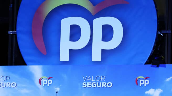 Detalle del logo y eslogan del PP.