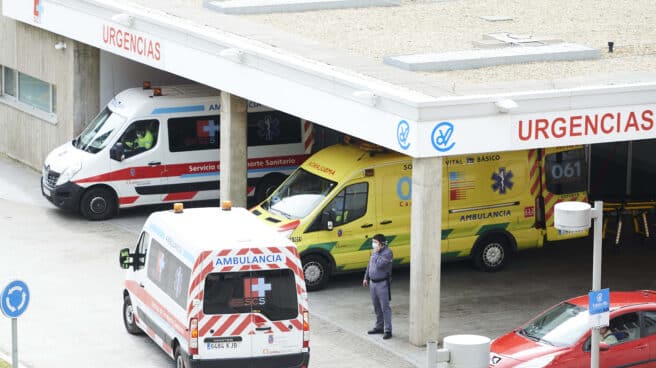 Ambulancias y personal sanitario en el Hospital Marqués de Valdecilla Ambulancias y personal sanitario en el Hospital Marqués de Valdecilla