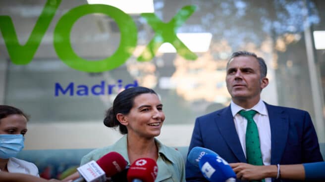EuropaPress_3971158_presidenta_vox_madrid_rocio_monasterio_secretario_general_vox_javier_ortega (1) Monasterio y Ortega Smith, en la inauguración de la nueva sede del partido el año pasado en Madrid