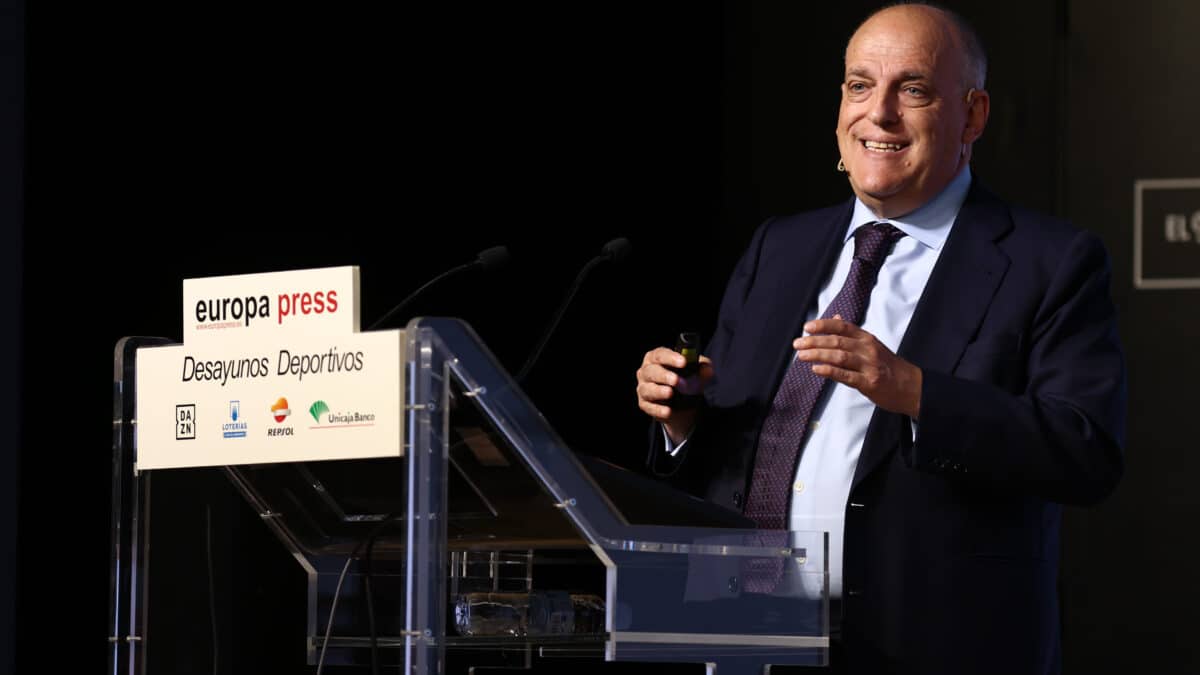 Javier Tebas, presidente de LaLiga, asiste durante la entrevista “Desayunos Europa Press” en el Auditorio El Beatriz el 31 de mayo de 2022 en Madrid España.