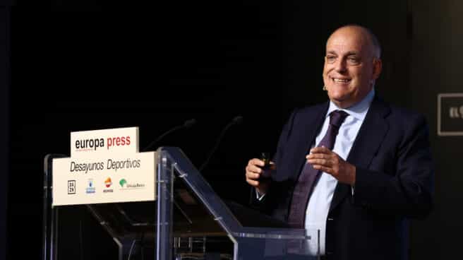 Javier Tebas, presidente de LaLiga, asiste durante la entrevista “Desayunos Europa Press” en el Auditorio El Beatriz el 31 de mayo de 2022 en Madrid España.