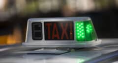 Detenido un taxista por cuadruplicar la tasa de alcohol y conducir con el carné retirado