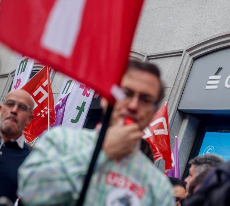 CEOE y sindicatos retoman la negociación sobre salarios