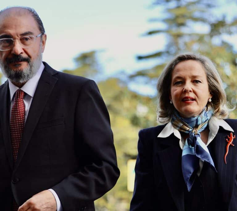 Lambán contra el sanchismo de submarino