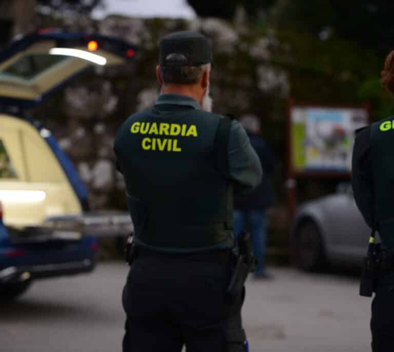 Un hombre se atrinchera en Granada y amenaza con hacer volar el edificio