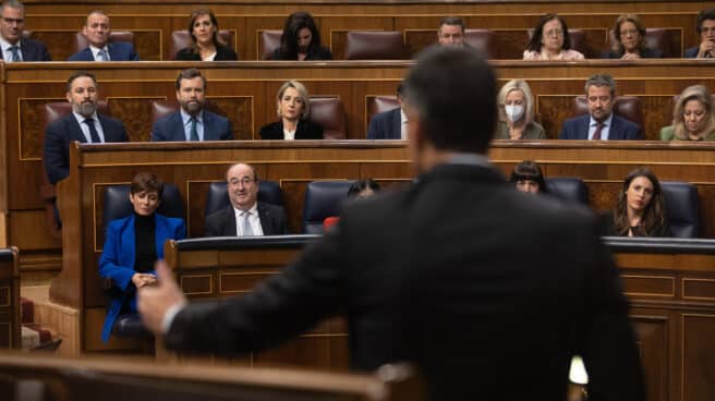 El presidente del Gobierno, Pedro Sánchez, interviene durante una sesión plenaria en el Congreso de los Diputados